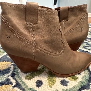 Love these boots, just can’t wear them for long periods of time, sadly. 😢